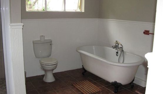 Bathroom 1.JPG