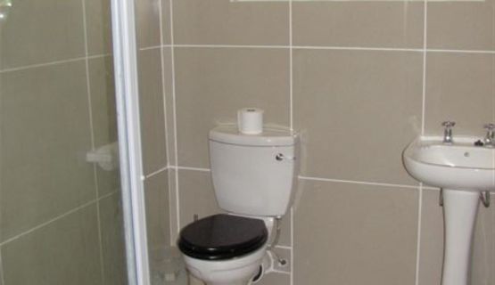 Bathroom 2.JPG