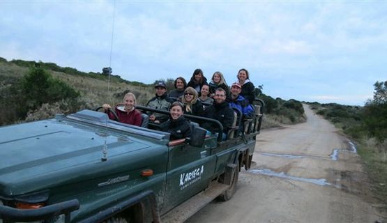 Kariega volunteers group on vehicle.JPG