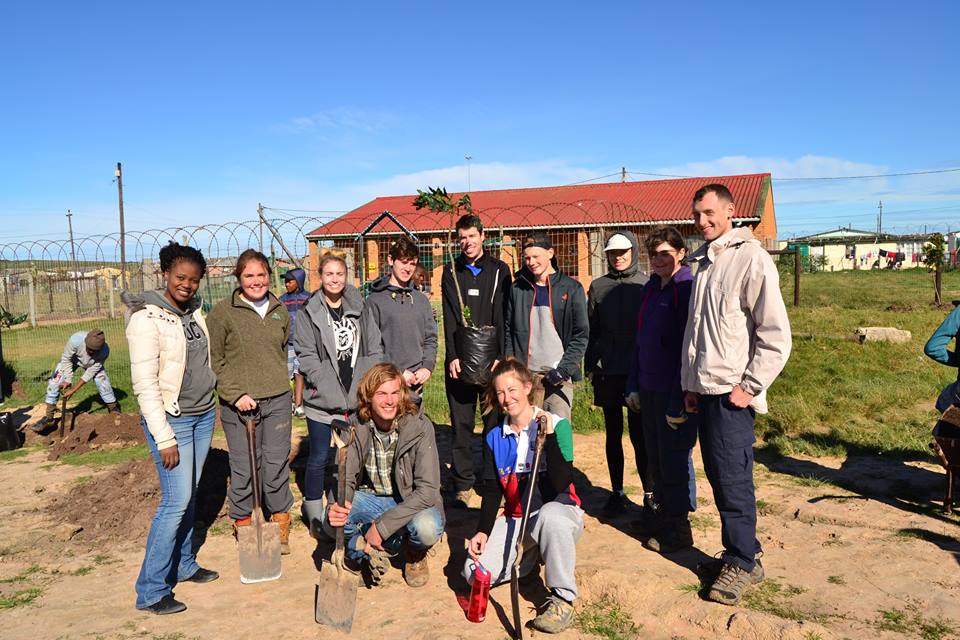 Kariega Conservation Volunteers plant trees on Mandela Day