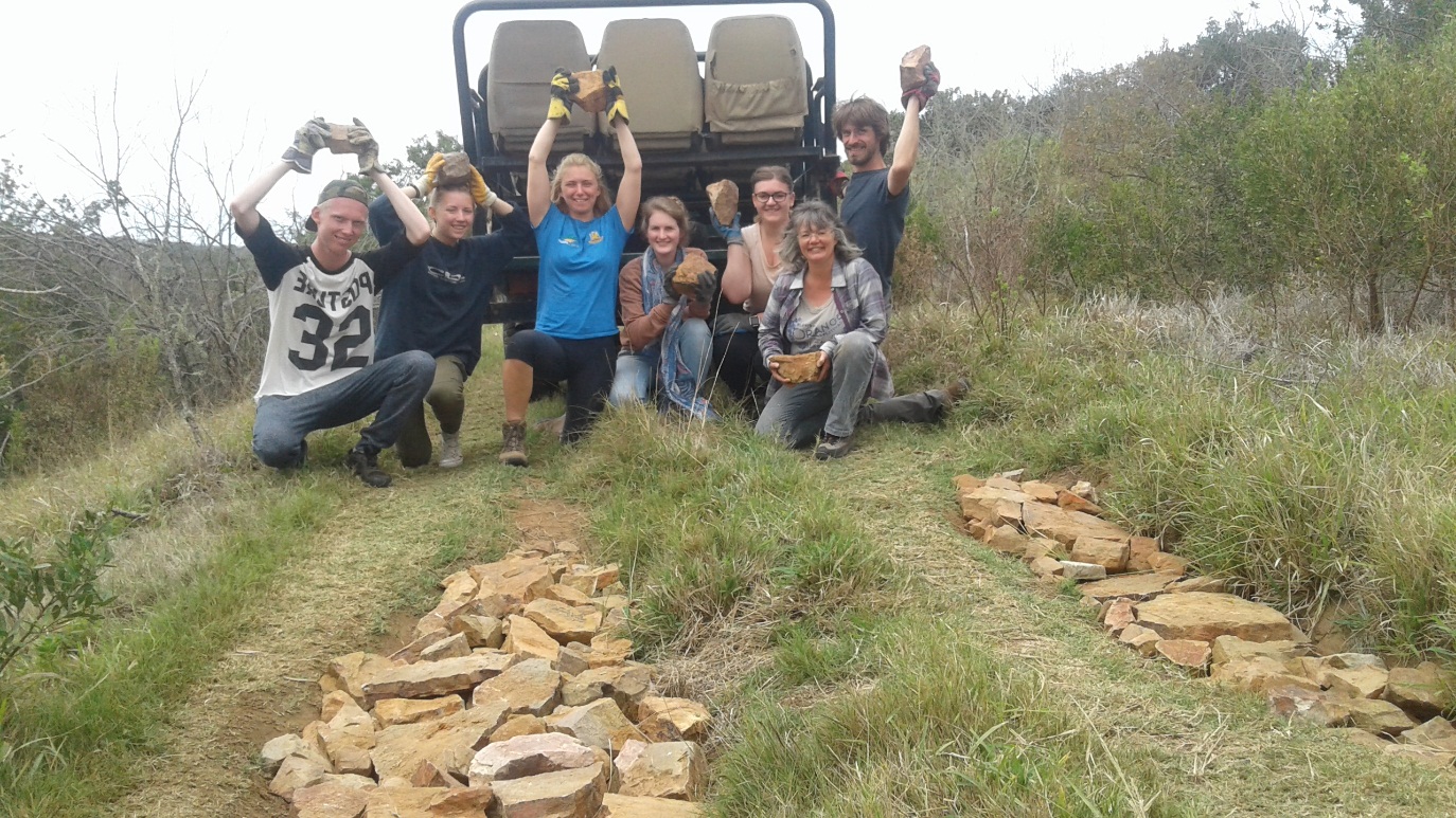 Kariega Volunteers Fixing Roads