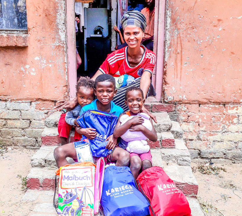 Kariega-Foundation-Donation-Family.JPG