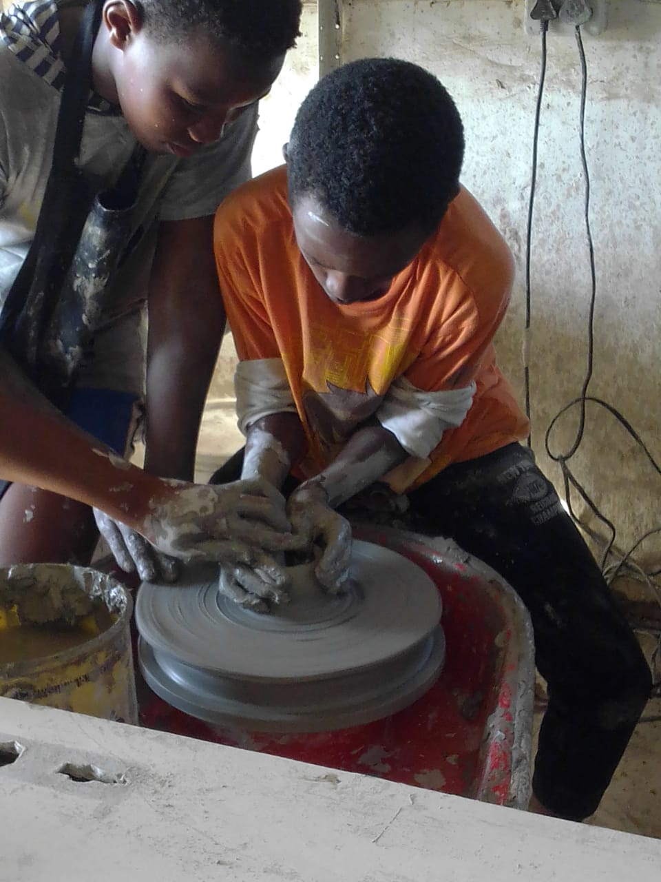 2019 Kariega Foundation  boma dancers enjoying pottery classes