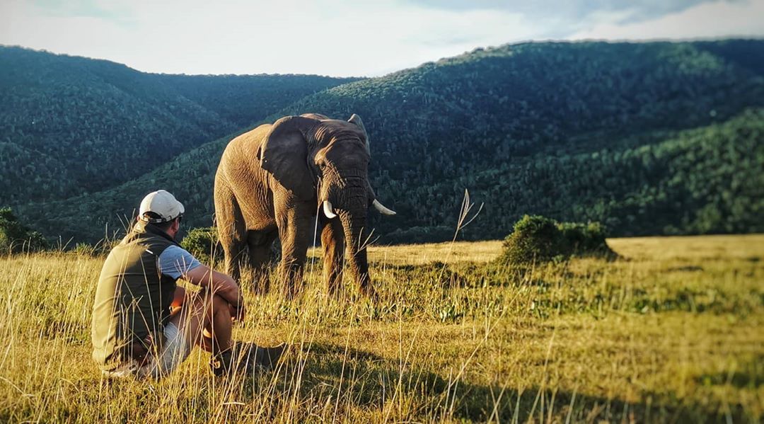Kariega Head Safari Guide Wayne Howarth with Elephant