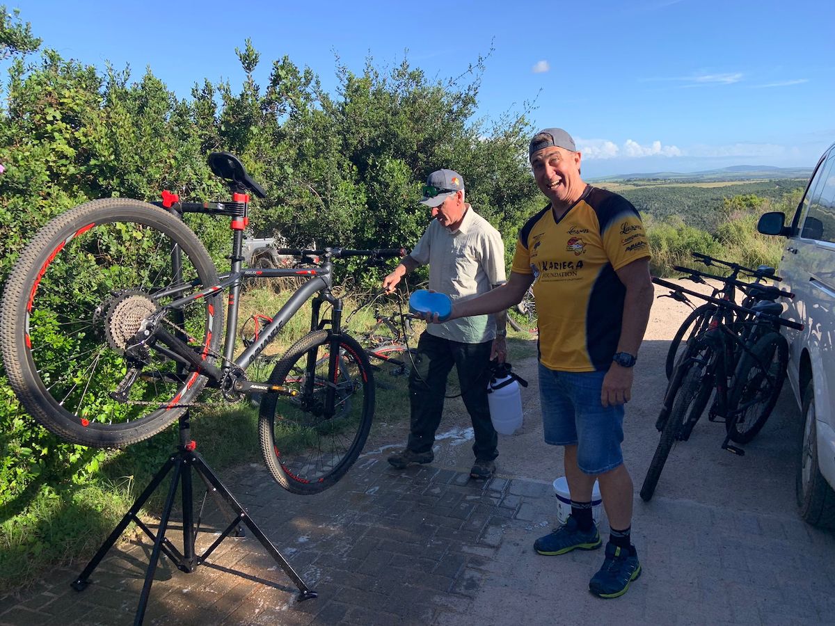 Mike and Scott assembling the bikes