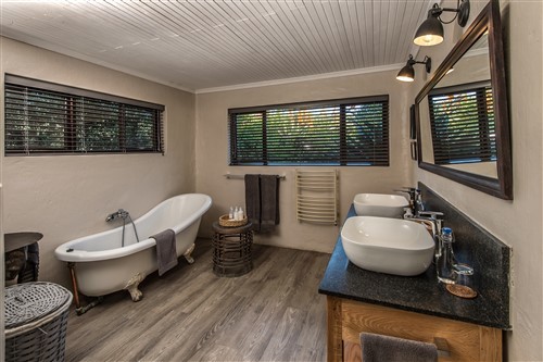River Lodge Suite Bathroom
