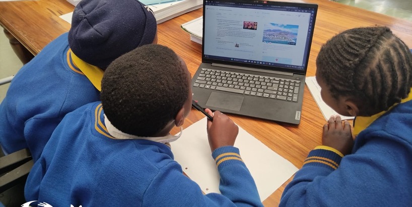 Kariega Foundation learners making full use of the community computer lab